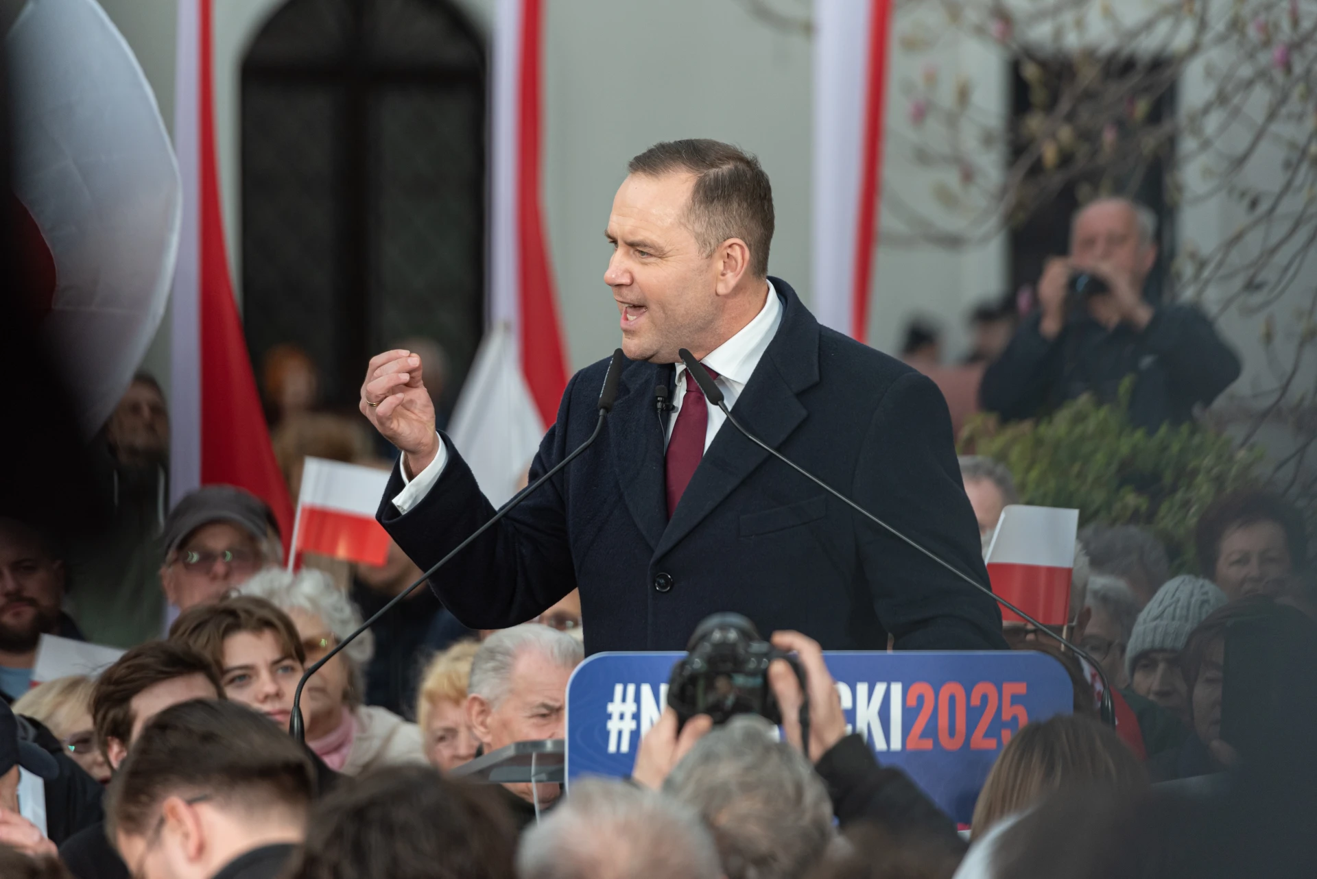 Навроцки и ултрасите: История, която може да разтърси изборите в Полша