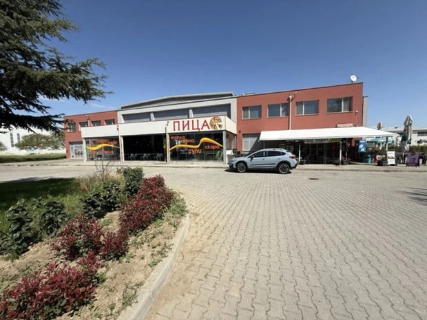 Пицария в родно село се продава за над 1,5 млн. лв. на търг Снимки