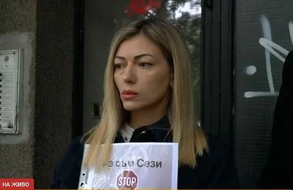 След стрелбата и ударите с чук: Тази руса красавица е жертвата на екшъна в Русе 