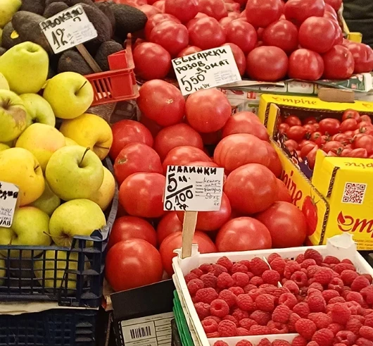 И това го има на пазара! Продават ни тези малини по 50 лв./кг за български, а те... СНИМКИ