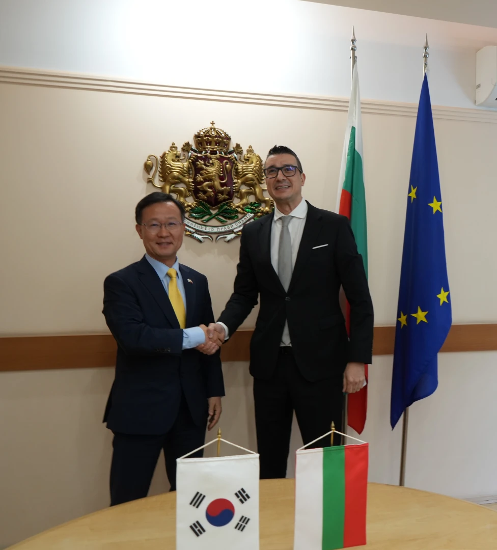 Корейски компании в индустриалните зони у нас - тема на разговор между министър Дилов и корейският посланик в България