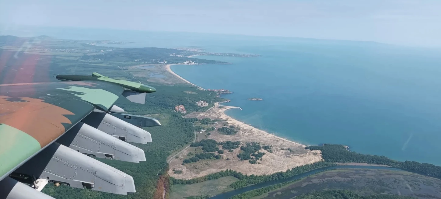Зрелище! „Кугър“, Ми-17 и Су-25 в небето над Бургас и Созопол Снимки
