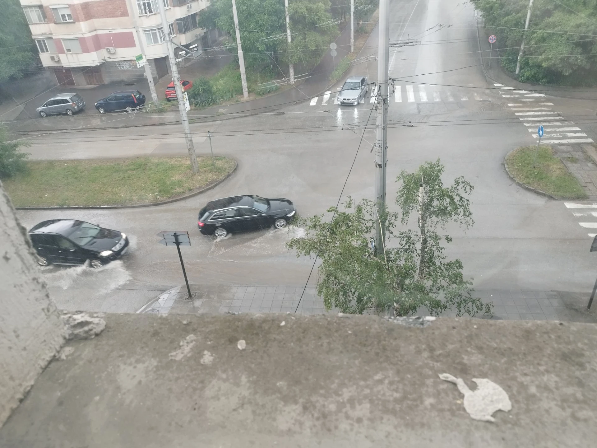 Библейска стихия удари Плевен, всичко е под вода Видео
