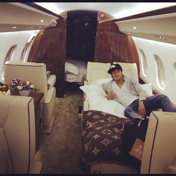 img_cordula_20150714_155959_imagenes_md_otras_fuentes_neymar_jatinho_louis_vuitton_k1LI__572x572_MundoDeportivo_Web.jpg
