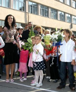 Дават и пари на ръка за първолак