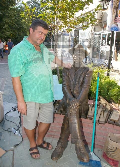 Почитат паметта на големия художник Лицо