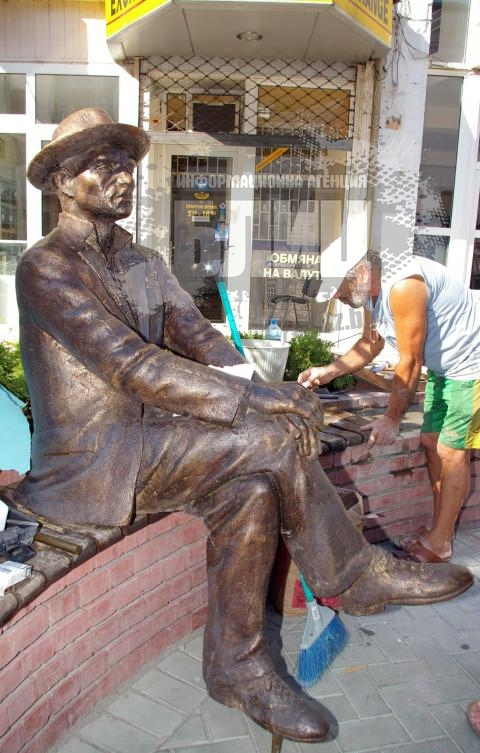 Почитат паметта на големия художник Лицо