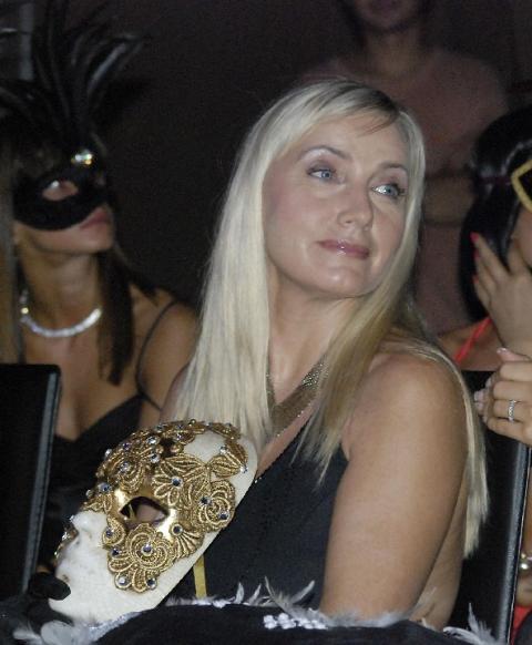Елена Йончева стана и манекенка 