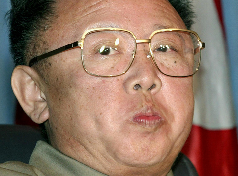 Ким Чен Ир на футболен мач