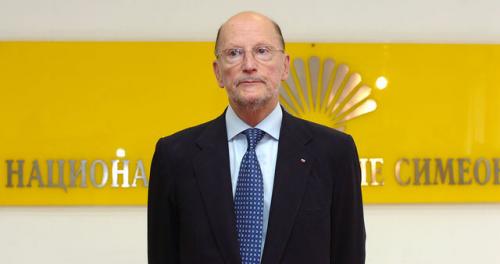 Царят си търси партиен наследник 