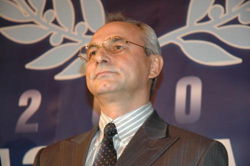 Доган не отиде на погребението на Ахмед Емин 