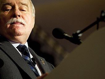 Лех Валенса: Качински да подаде оставка!