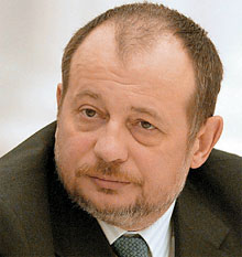 Докато ние губим, олигарсите направо се разоряват