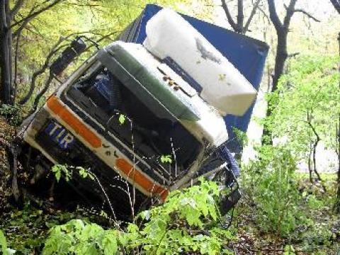ТИР се обърна на пътя Пловдив-Хасково