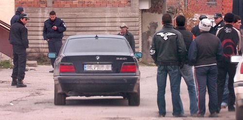 Въоръжени "грабят" 45 евро