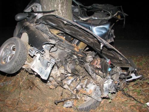 28-годишен се разби в дърво 