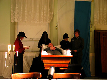 Родител разстрелян върху ковчега на сина си