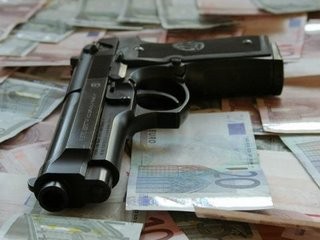 100 хил. лв. и патрони в касата на мъртвия Емин