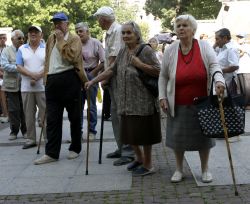 НДСВ и БСП спорят пенсионерите или майките са приоритет 
