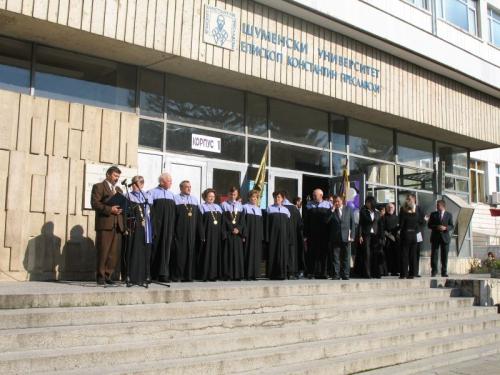 79-годишен студент завърши с отличие 