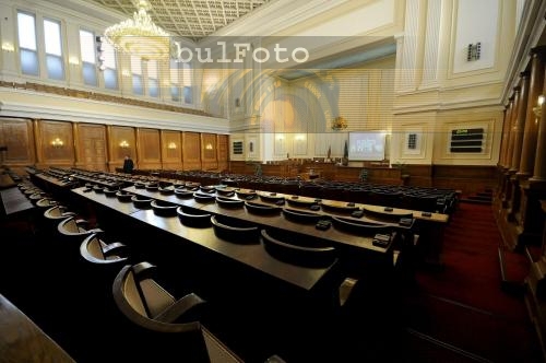 Депутатите прецениха, че заслужават коледни премии 