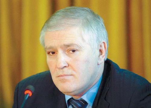 Петров: Депутатка ръководи МВР, министърът ходи с листчета в джоба