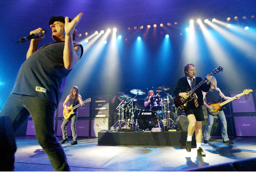 AC/DC продадоха 300 000 билета за 77 минути