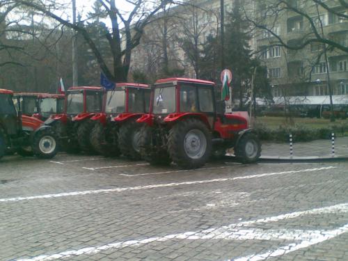 Трактори развалят гледката на столичния кмет