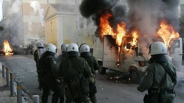 Сблъсъците в Атина се възобновиха