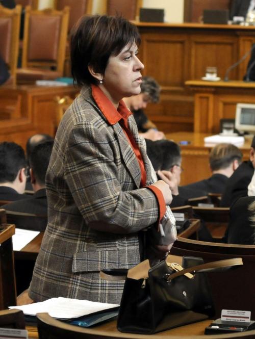 Дончева: Полицаи гледат от кабинетите си бардак “При Цура”