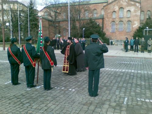 Миков: За да не се виждат разпрани подметки, трябва да изберем качествени фирми