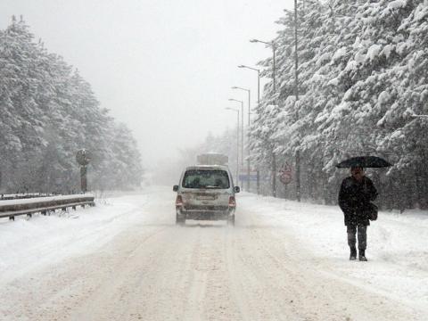 Няма сериозни проблеми в страната заради снега