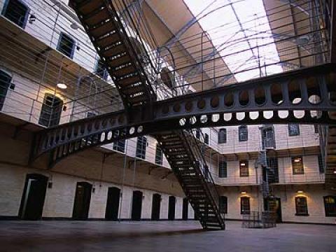 Воронежки затворници ще получат първите електронни гривни в Русия