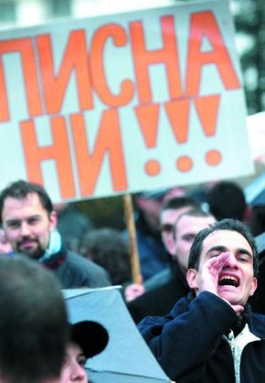 От 20 лв. на калпак до БМВ за протестиращите
