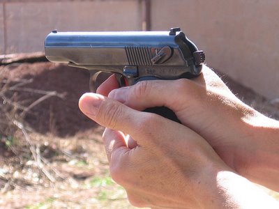 19-годишен прострелян в София
