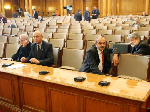 Първанова зове колегите в НС за благоразумие по темата избори 2 в 1
