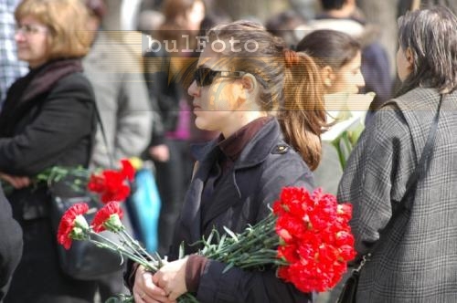 Погребаха загиналите абитуриенти