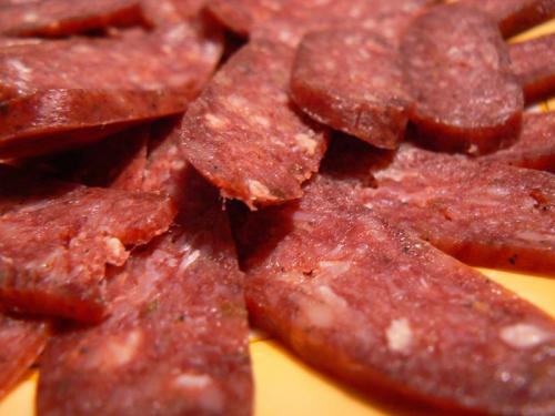 Влагат стари колбаси в нови продукти?