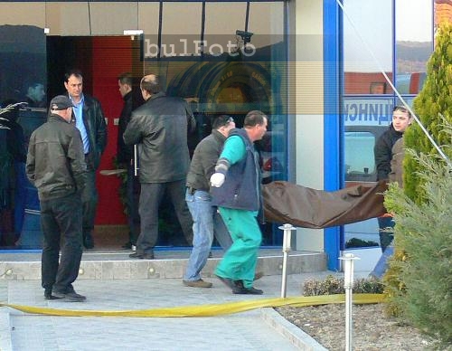 Управител на автокъща гръмна шефа си и се самоуби