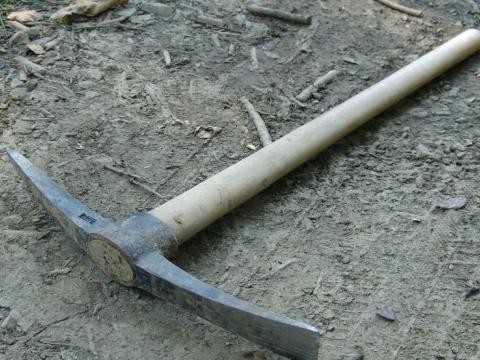 Три кирки забити в  “Ауди”