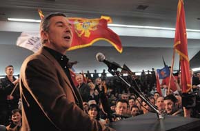 Мило Джуканович отново на трона