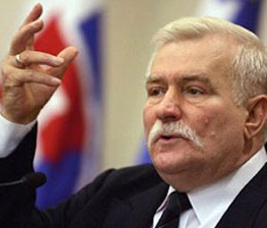 Валенса иска да напусне Полша заради обвиненията в шпионаж
