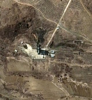 Започна зареждането на корейската ракета, изстрелването може да е в събота
