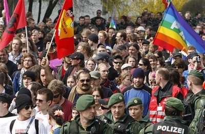 Мирни протести срещу НАТО в Баден Баден