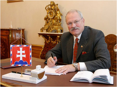 Иван Гашпарович преизбран за президент на Словакия
