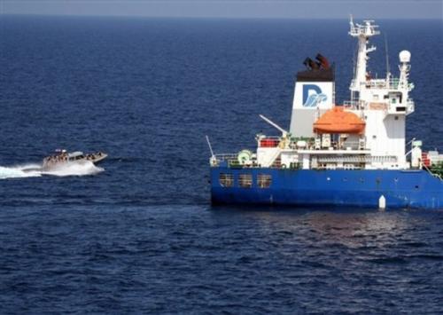 Канадски кораб предотврати атака на пирати в Арабско море 
