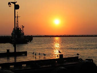 Зловонен кораб се носи из Черно море