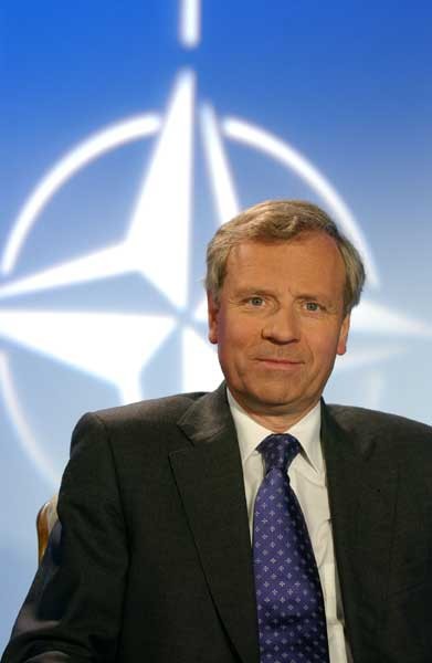 Схефер: Македония се доближава до стандартите на НАТО
