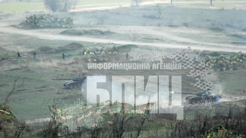 Близо две хиляди военнослужещи пришпорваха танкове и самолети 