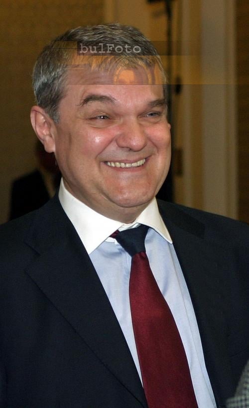 Амнистията ще огрее и Румен Петков
